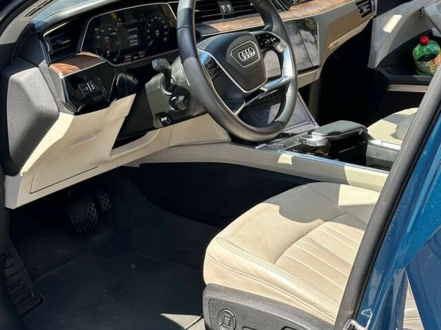Ауди E-Tron, объемом двигателя 0 л и пробегом 55 тыс. км за 32500 $, фото 10 на Automoto.ua