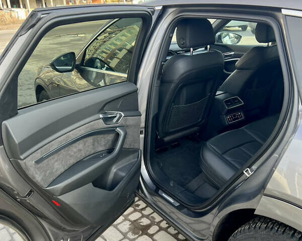 Ауди E-Tron, объемом двигателя 0 л и пробегом 67 тыс. км за 34999 $, фото 31 на Automoto.ua