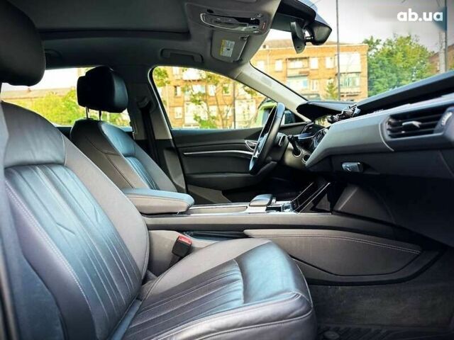 Ауди E-Tron, объемом двигателя 0 л и пробегом 77 тыс. км за 27500 $, фото 22 на Automoto.ua