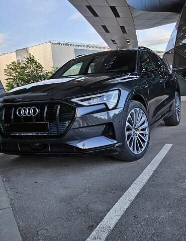 Ауди E-Tron, объемом двигателя 0 л и пробегом 75 тыс. км за 29800 $, фото 10 на Automoto.ua