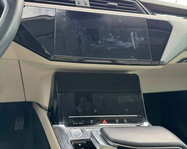 Ауди E-Tron, объемом двигателя 0 л и пробегом 61 тыс. км за 33700 $, фото 19 на Automoto.ua