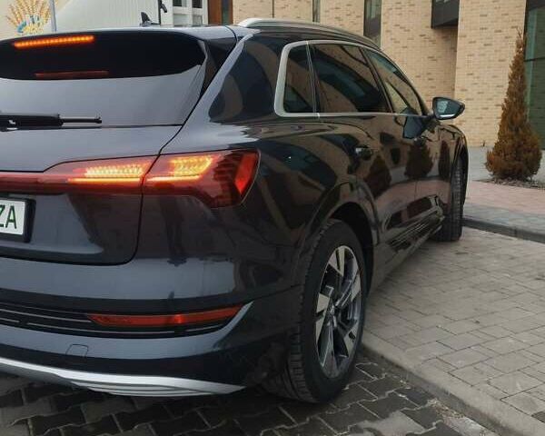 Ауди E-Tron, объемом двигателя 0 л и пробегом 15 тыс. км за 47200 $, фото 7 на Automoto.ua
