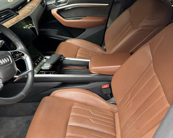 Ауди E-Tron, объемом двигателя 0 л и пробегом 18 тыс. км за 39590 $, фото 9 на Automoto.ua