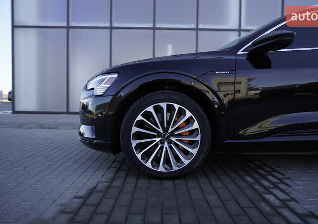 Ауди E-Tron, объемом двигателя 0 л и пробегом 64 тыс. км за 31800 $, фото 6 на Automoto.ua