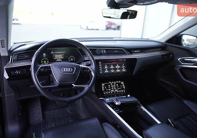 Ауди E-Tron, объемом двигателя 0 л и пробегом 64 тыс. км за 31800 $, фото 10 на Automoto.ua