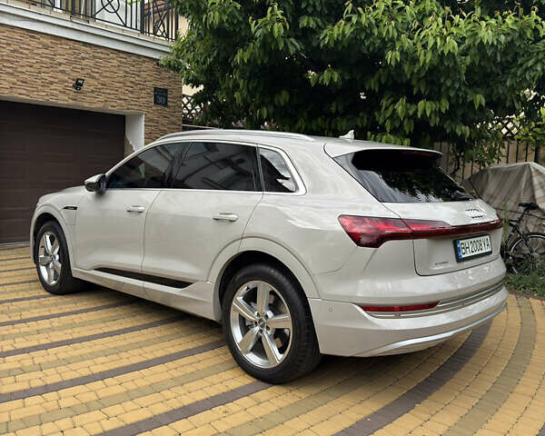 Ауди E-Tron, объемом двигателя 0 л и пробегом 18 тыс. км за 39590 $, фото 3 на Automoto.ua