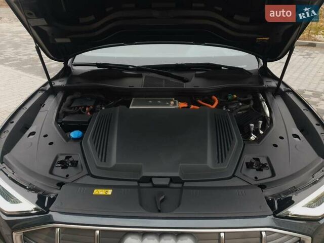 Ауди E-Tron, объемом двигателя 0 л и пробегом 15 тыс. км за 47200 $, фото 41 на Automoto.ua