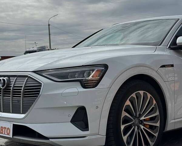 Ауди E-Tron, объемом двигателя 0 л и пробегом 61 тыс. км за 33700 $, фото 11 на Automoto.ua