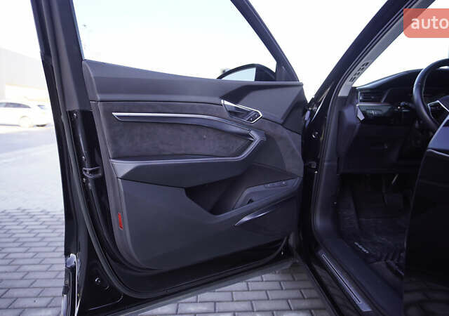 Ауди E-Tron, объемом двигателя 0 л и пробегом 64 тыс. км за 31800 $, фото 2 на Automoto.ua