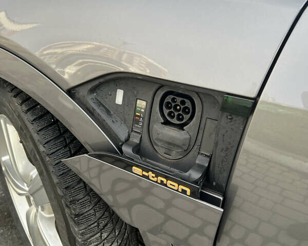 Ауди E-Tron, объемом двигателя 0 л и пробегом 67 тыс. км за 34999 $, фото 9 на Automoto.ua