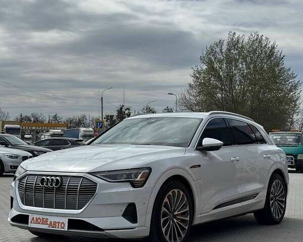 Ауди E-Tron, объемом двигателя 0 л и пробегом 61 тыс. км за 33700 $, фото 4 на Automoto.ua