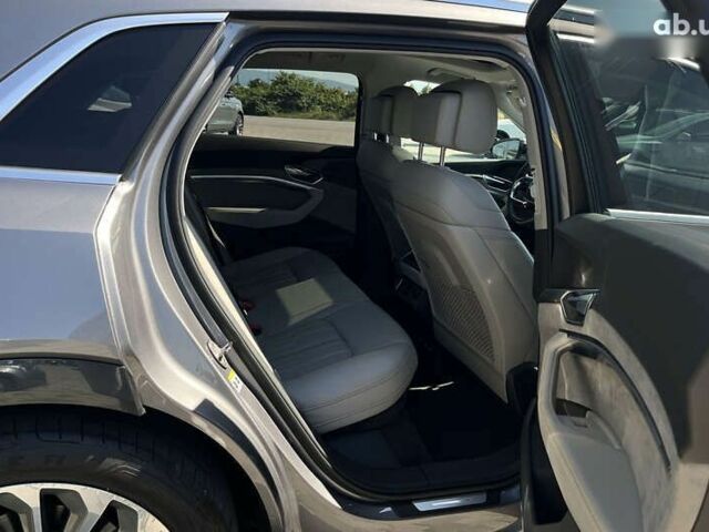 Ауди E-Tron, объемом двигателя 0 л и пробегом 174 тыс. км за 29200 $, фото 12 на Automoto.ua