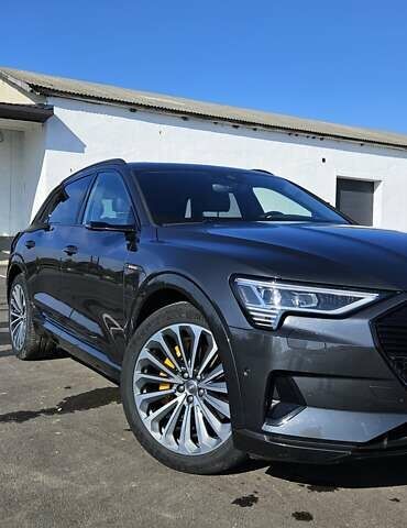 Ауди E-Tron, объемом двигателя 0 л и пробегом 75 тыс. км за 29800 $, фото 1 на Automoto.ua