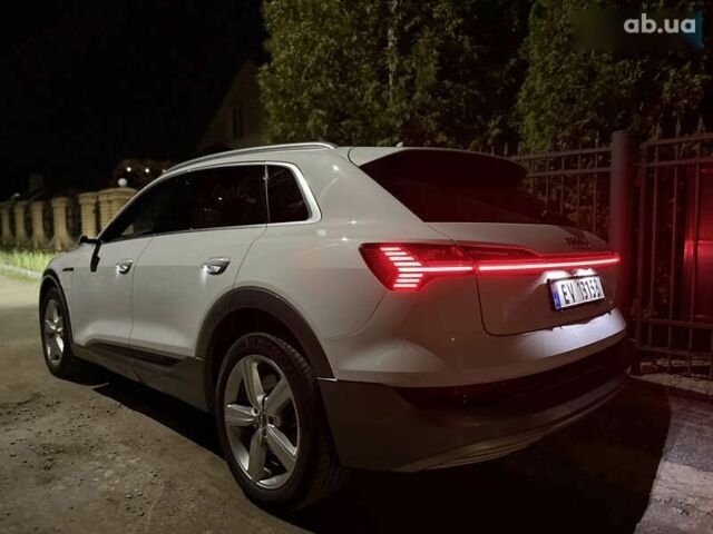 Ауди E-Tron, объемом двигателя 0 л и пробегом 109 тыс. км за 29888 $, фото 8 на Automoto.ua