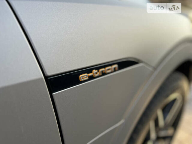 Ауди E-Tron, объемом двигателя 0 л и пробегом 129 тыс. км за 45500 $, фото 16 на Automoto.ua