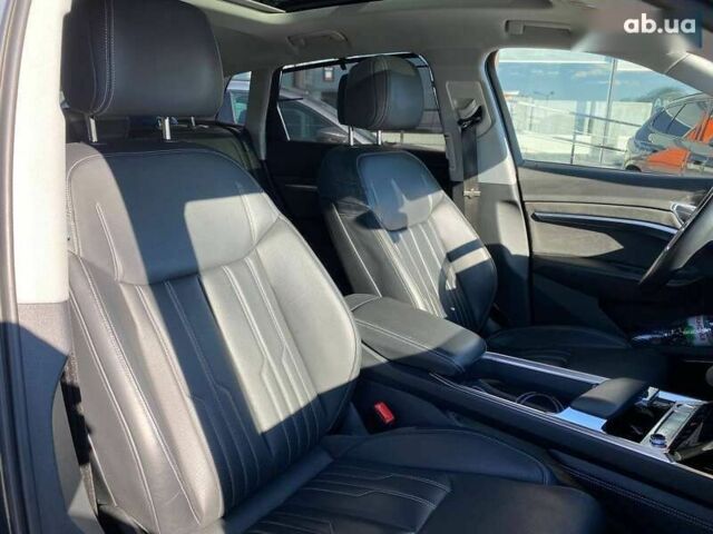 Ауди E-Tron, объемом двигателя 0 л и пробегом 66 тыс. км за 32900 $, фото 28 на Automoto.ua