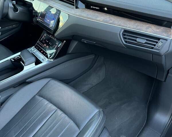 Ауди E-Tron, объемом двигателя 0 л и пробегом 42 тыс. км за 38999 $, фото 11 на Automoto.ua