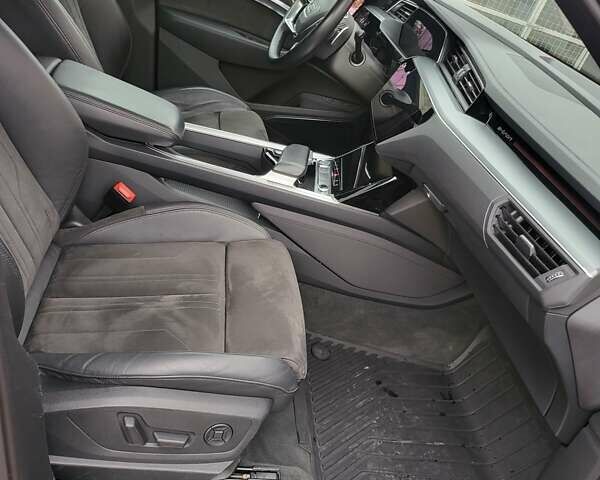 Ауди E-Tron, объемом двигателя 0 л и пробегом 95 тыс. км за 37000 $, фото 15 на Automoto.ua