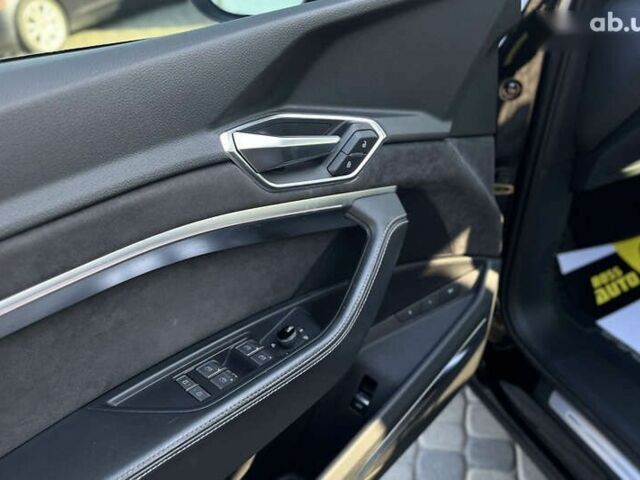 Ауди E-Tron, объемом двигателя 0 л и пробегом 64 тыс. км за 33990 $, фото 16 на Automoto.ua