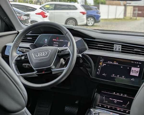 Ауди E-Tron, объемом двигателя 0 л и пробегом 62 тыс. км за 38900 $, фото 15 на Automoto.ua