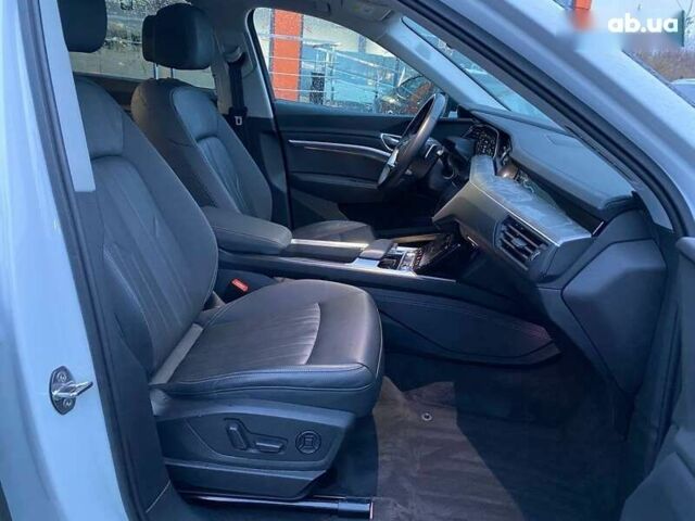 Ауді E-Tron, об'ємом двигуна 0 л та пробігом 55 тис. км за 29400 $, фото 24 на Automoto.ua