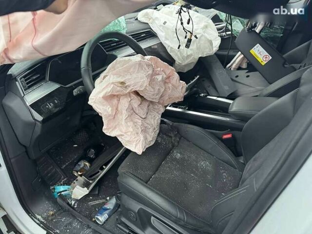 Ауди E-Tron, объемом двигателя 0 л и пробегом 40 тыс. км за 13200 $, фото 13 на Automoto.ua