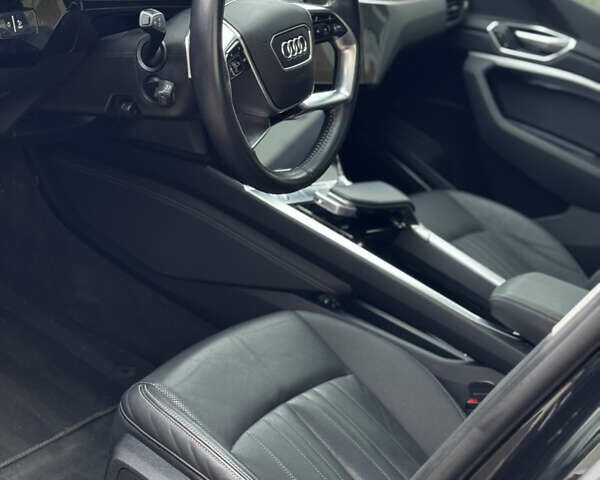 Ауди E-Tron, объемом двигателя 0 л и пробегом 95 тыс. км за 28750 $, фото 17 на Automoto.ua