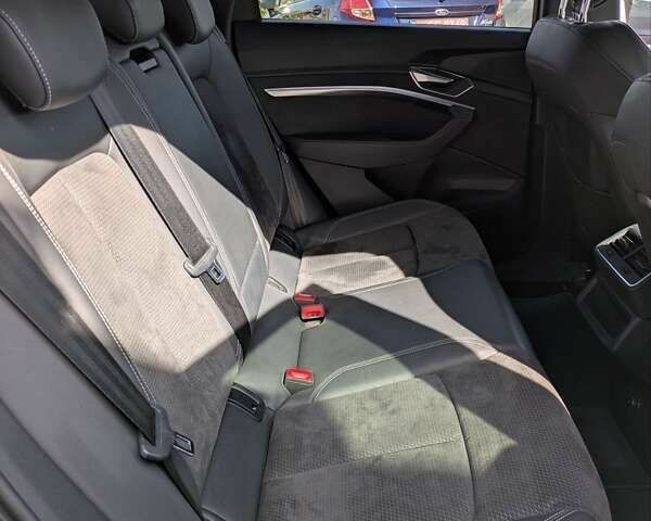 Ауді E-Tron, об'ємом двигуна 0 л та пробігом 66 тис. км за 29950 $, фото 13 на Automoto.ua
