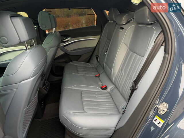 Ауди E-Tron, объемом двигателя 0 л и пробегом 83 тыс. км за 39000 $, фото 23 на Automoto.ua