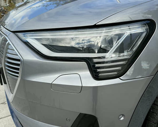 Ауди E-Tron, объемом двигателя 0 л и пробегом 80 тыс. км за 27999 $, фото 5 на Automoto.ua