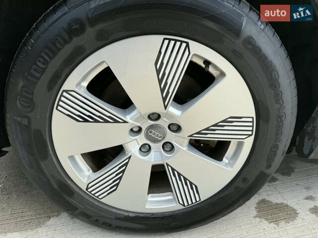 Ауди E-Tron, объемом двигателя 0 л и пробегом 80 тыс. км за 27999 $, фото 7 на Automoto.ua