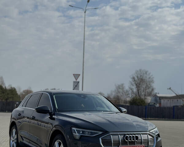 Ауди E-Tron, объемом двигателя 0 л и пробегом 144 тыс. км за 25000 $, фото 5 на Automoto.ua