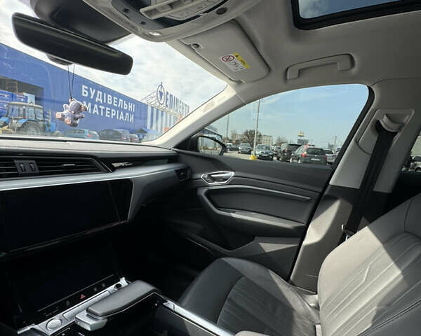 Ауди E-Tron, объемом двигателя 0 л и пробегом 144 тыс. км за 25000 $, фото 21 на Automoto.ua