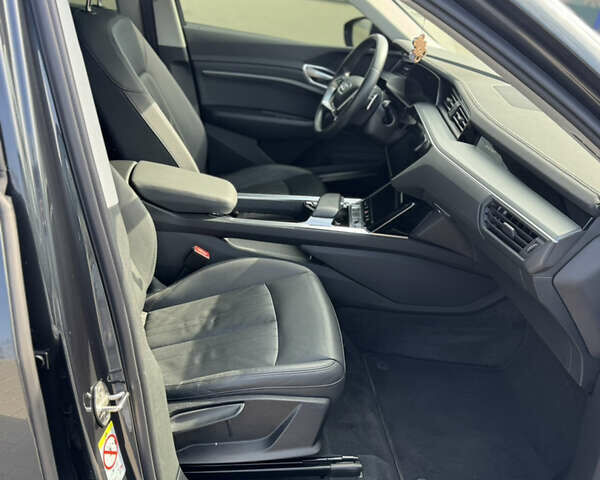 Ауди E-Tron, объемом двигателя 0 л и пробегом 144 тыс. км за 25000 $, фото 48 на Automoto.ua