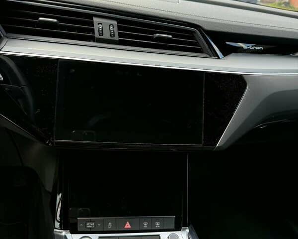Ауди E-Tron, объемом двигателя 0 л и пробегом 80 тыс. км за 27999 $, фото 24 на Automoto.ua