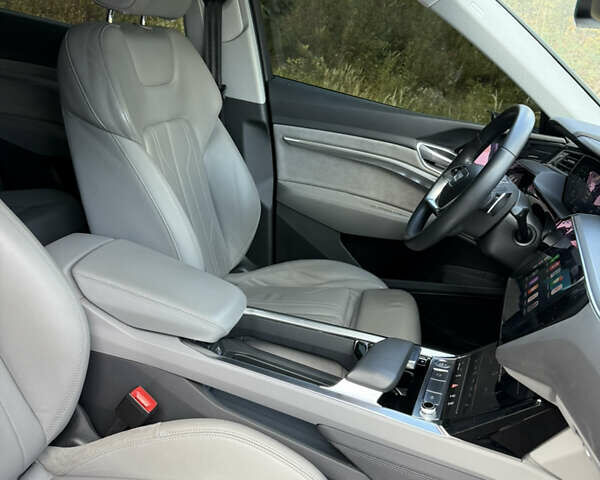 Ауди E-Tron, объемом двигателя 0 л и пробегом 81 тыс. км за 34999 $, фото 42 на Automoto.ua