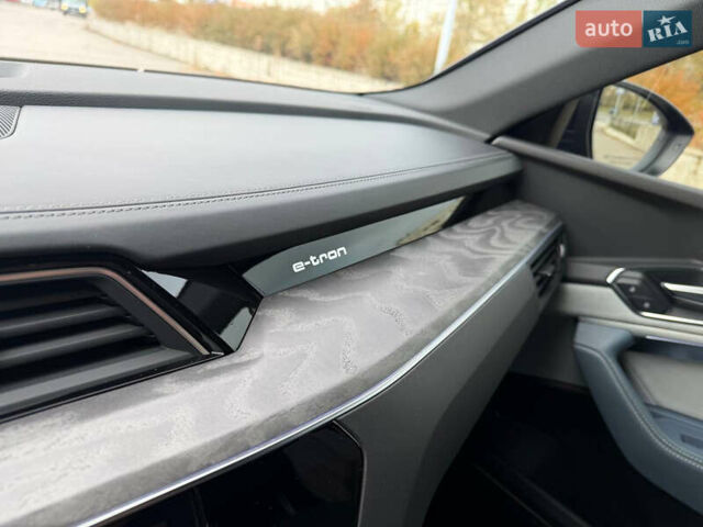 Ауди E-Tron, объемом двигателя 0 л и пробегом 83 тыс. км за 39000 $, фото 37 на Automoto.ua