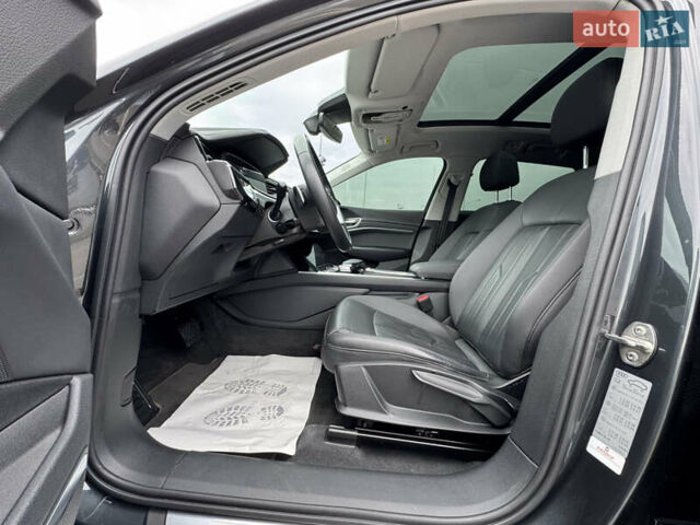 Ауди E-Tron, объемом двигателя 0 л и пробегом 144 тыс. км за 25000 $, фото 13 на Automoto.ua