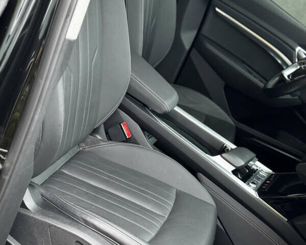 Ауди E-Tron, объемом двигателя 0 л и пробегом 95 тыс. км за 28750 $, фото 32 на Automoto.ua