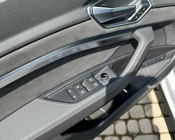 Ауди E-Tron, объемом двигателя 0 л и пробегом 70 тыс. км за 39600 $, фото 8 на Automoto.ua