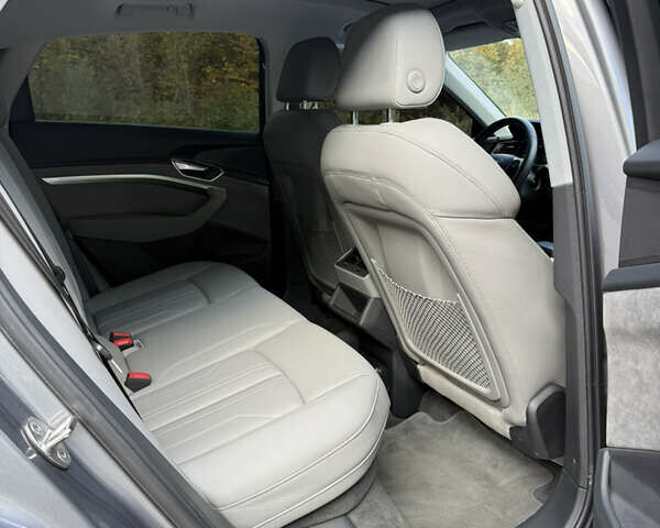 Ауди E-Tron, объемом двигателя 0 л и пробегом 81 тыс. км за 34999 $, фото 46 на Automoto.ua