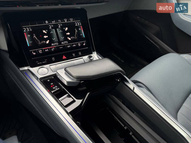 Ауди E-Tron, объемом двигателя 0 л и пробегом 83 тыс. км за 39000 $, фото 42 на Automoto.ua