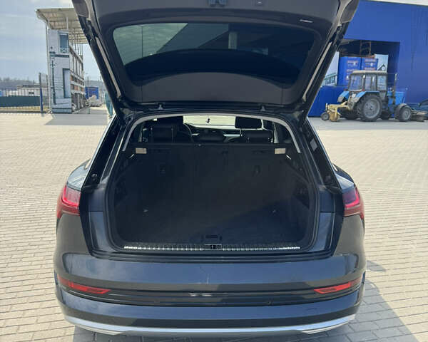 Ауди E-Tron, объемом двигателя 0 л и пробегом 144 тыс. км за 25000 $, фото 43 на Automoto.ua