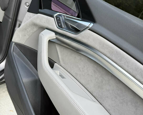 Ауди E-Tron, объемом двигателя 0 л и пробегом 81 тыс. км за 34999 $, фото 44 на Automoto.ua