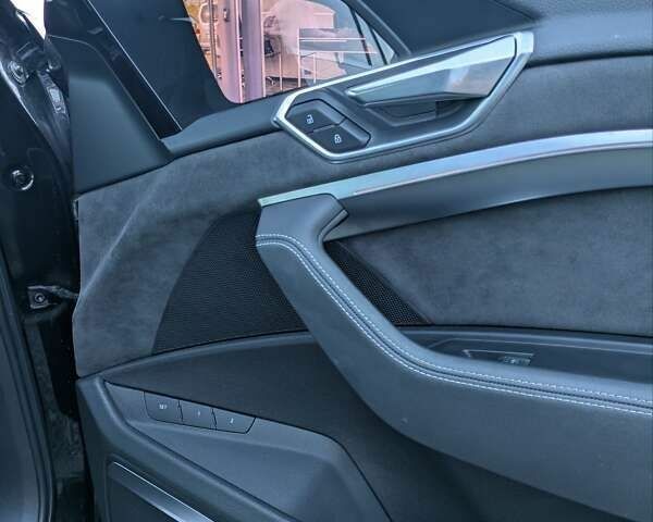 Ауди E-Tron, объемом двигателя 0 л и пробегом 73 тыс. км за 33900 $, фото 19 на Automoto.ua
