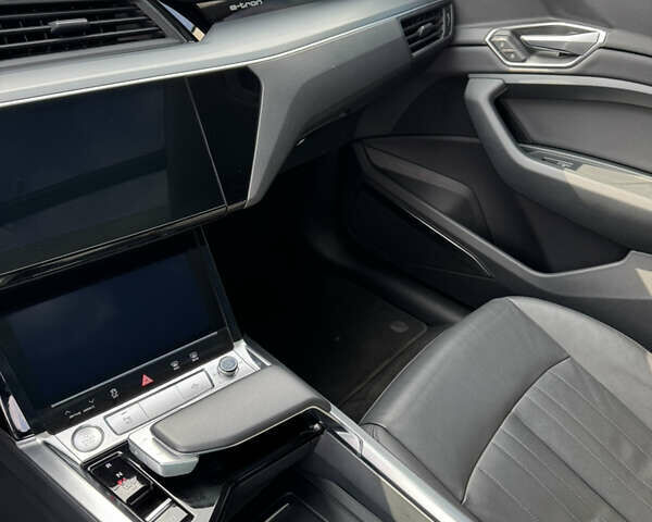 Ауди E-Tron, объемом двигателя 0 л и пробегом 144 тыс. км за 25000 $, фото 28 на Automoto.ua