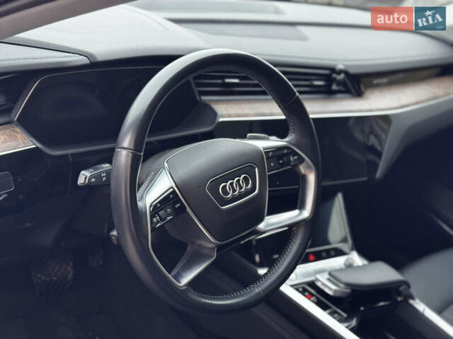 Ауди E-Tron, объемом двигателя 0 л и пробегом 95 тыс. км за 28750 $, фото 22 на Automoto.ua