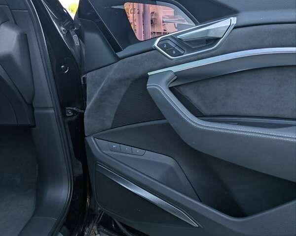 Ауди E-Tron, объемом двигателя 0 л и пробегом 73 тыс. км за 33900 $, фото 21 на Automoto.ua