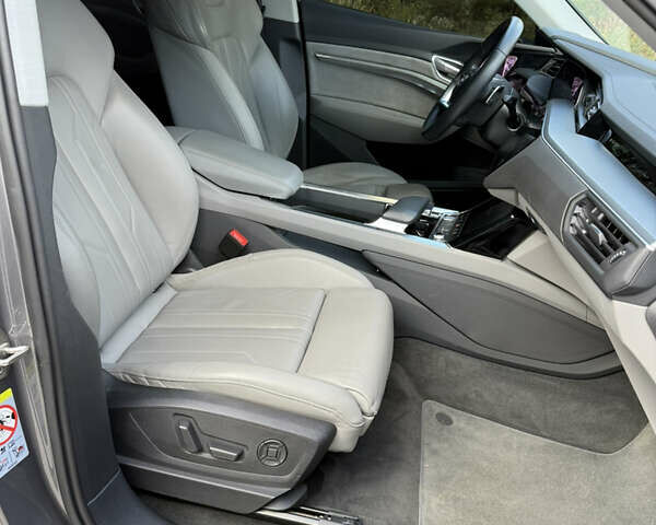 Ауди E-Tron, объемом двигателя 0 л и пробегом 81 тыс. км за 34999 $, фото 43 на Automoto.ua