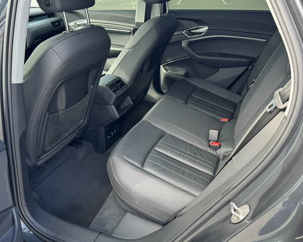 Ауди E-Tron, объемом двигателя 0 л и пробегом 144 тыс. км за 25000 $, фото 53 на Automoto.ua